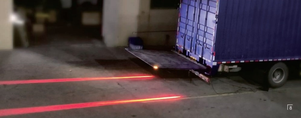Предупредувачко LED светло за возила со навалена рампа