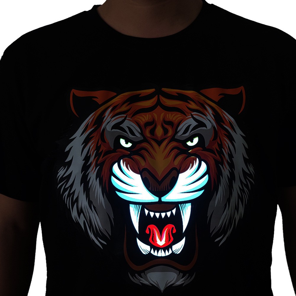Т-маица тигар предводена светлечка маица со светла