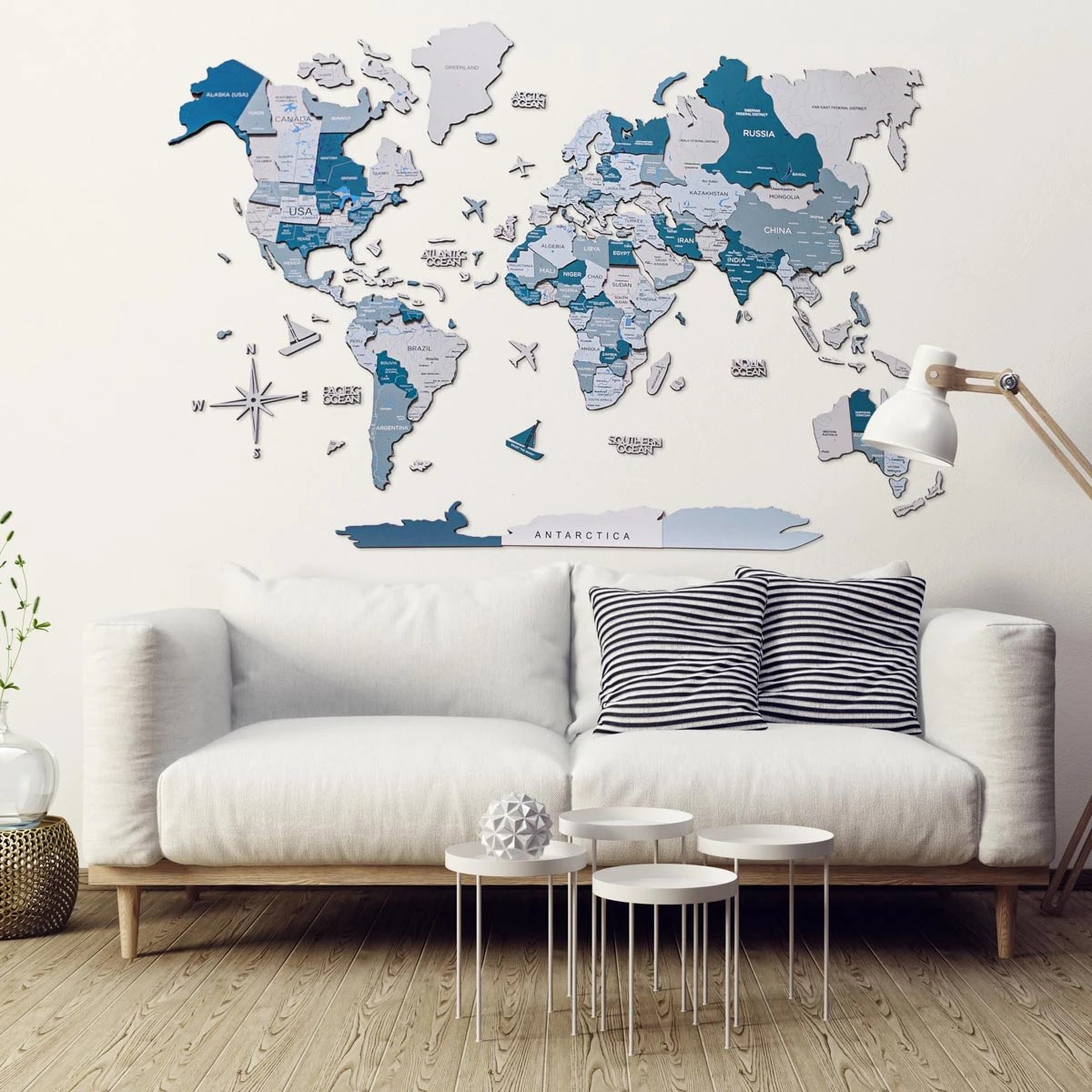Шарена 3Д дрвена мапа на светот сина