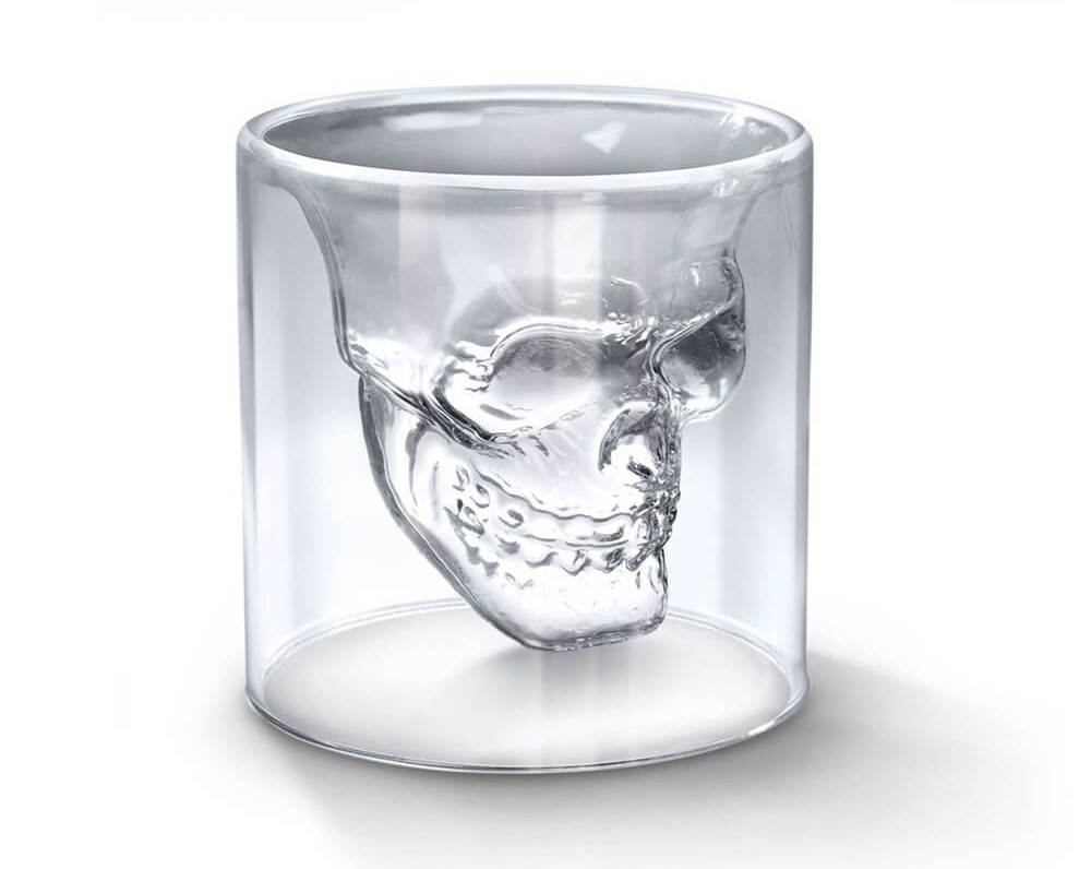 стаклен череп глава виски чаши