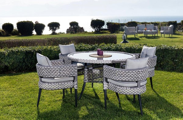 градинарски мебел столчиња за маса изработени од ратан
