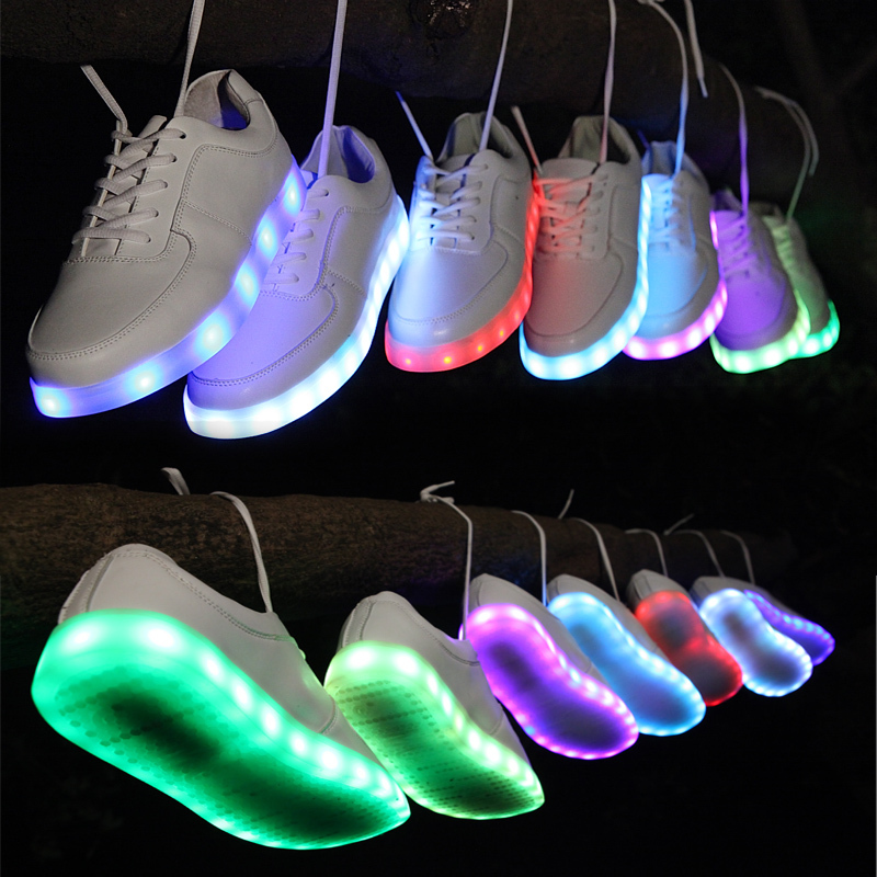 Чизми со LED осветлување