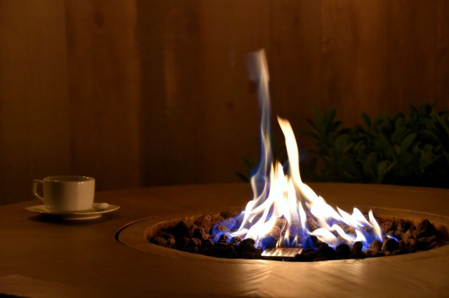 Бар маса со камин на гас - дизајн на дрвен барел