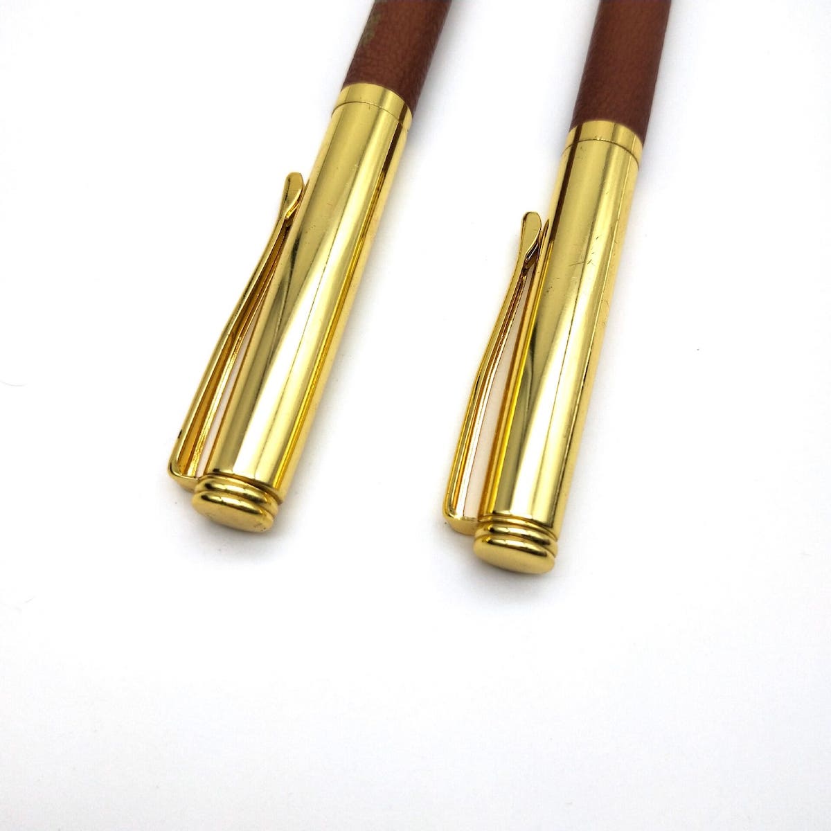 луксузно златно хемиско пенкало со кожа