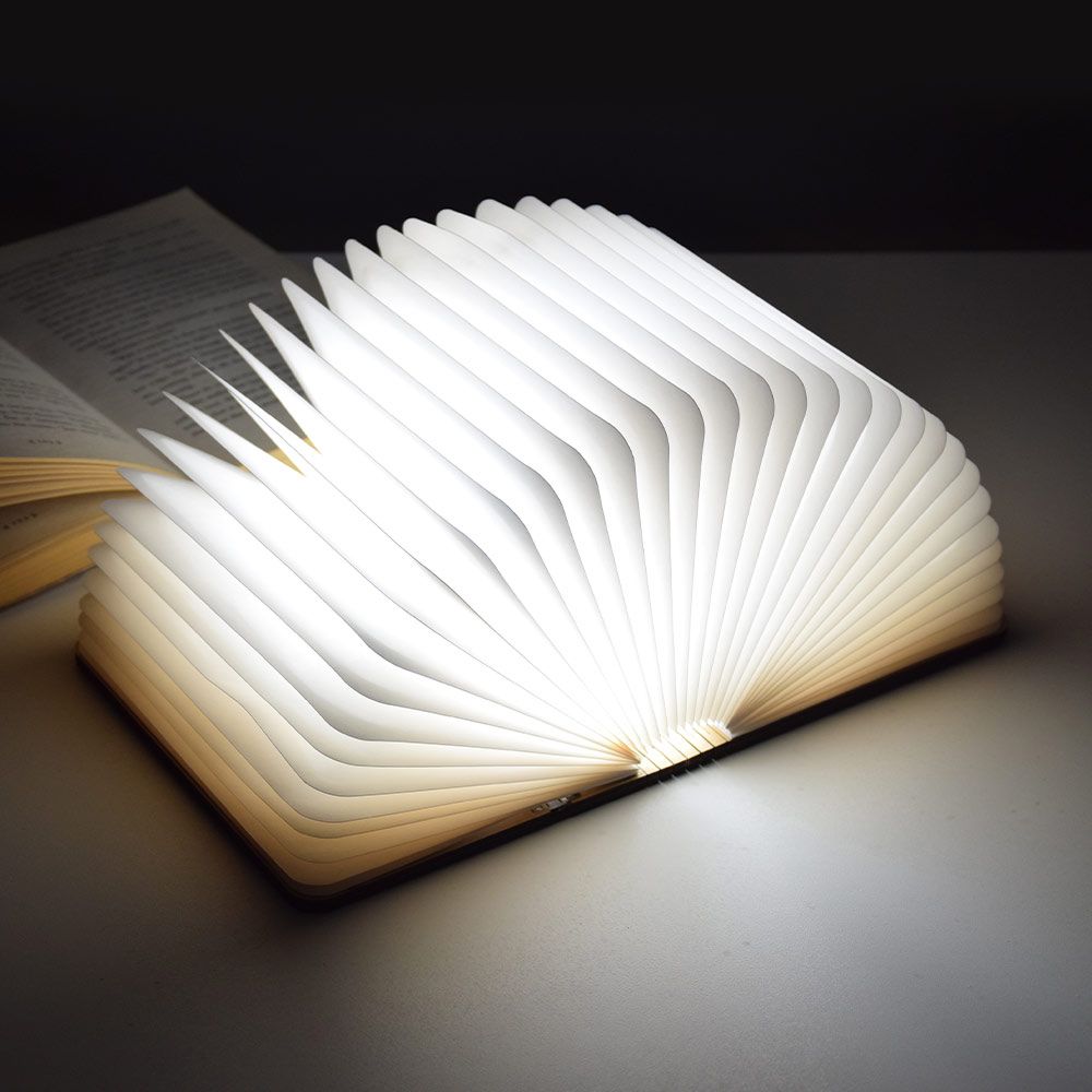 LED книга - светилка во форма на книга на преклопување